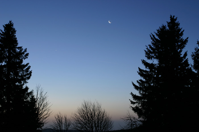 Planetenparade von Jupiter, Venus und Mars mit Mond