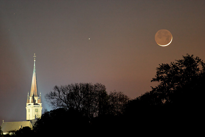 Mond Merkur Kirche