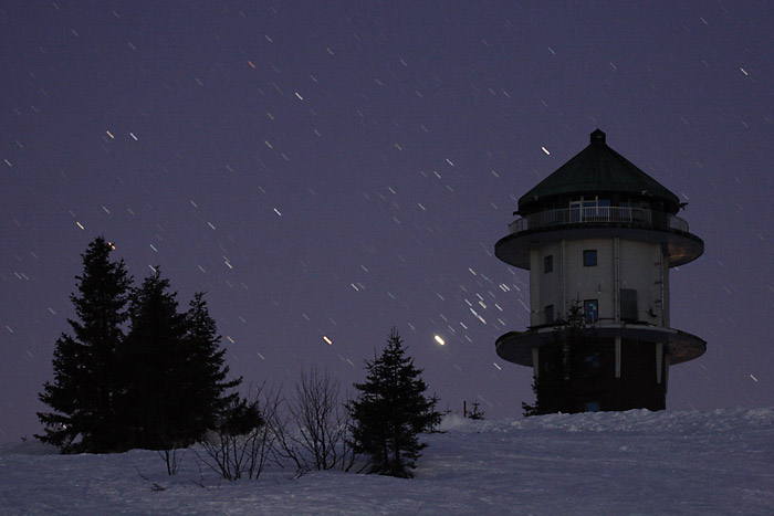 Saturn mit Plejaden und Feldbergturm am Feldberg