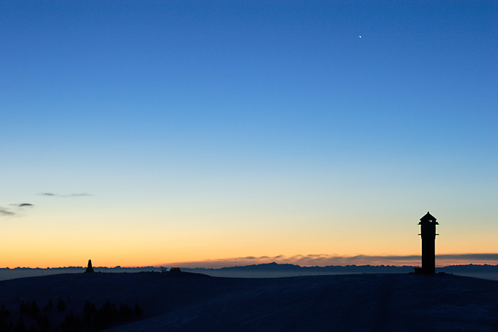 Bismarckdenkmal, Venus und Feldbergturm in Morgendmmerung