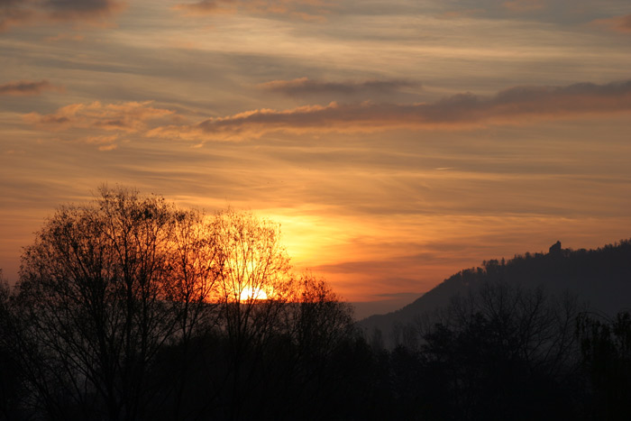 Sonnenaufgang in Wahlwies mit Ruine Bodman