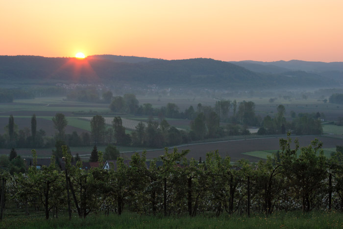 Sonnenaufgang bei Espasingen von Wahlwies gesehen